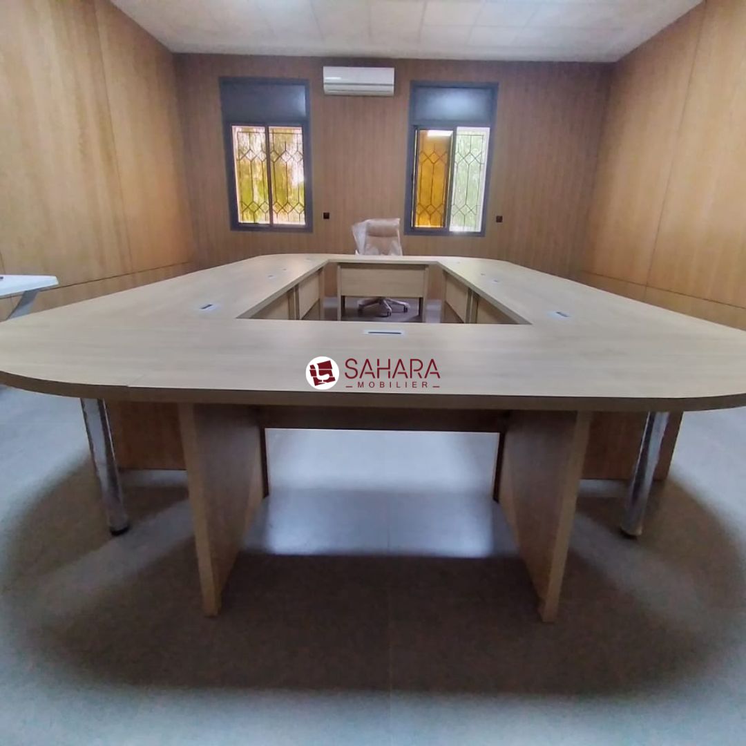 table de réunion forme O avec des pieds en métal